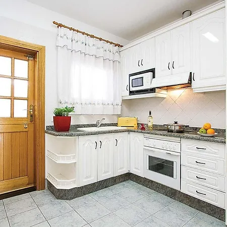 Playa Blanca Sleeps 4 Wifi
